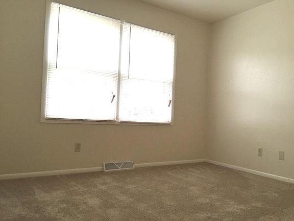 5th image of 832 Kellogg Ave APT 5