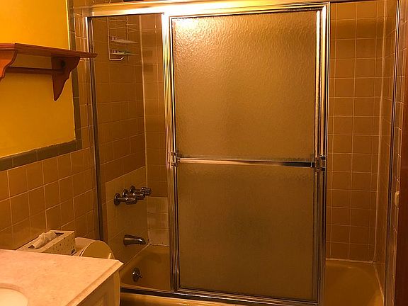 5th image of 3226 Johnson Ave #1