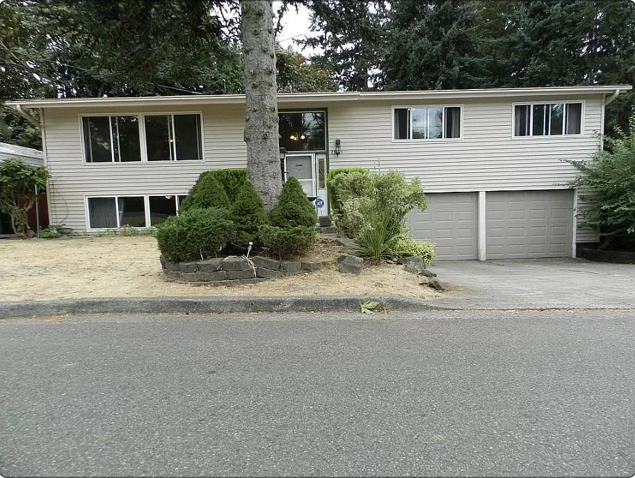 2 Stories house which upper level is available for rent.