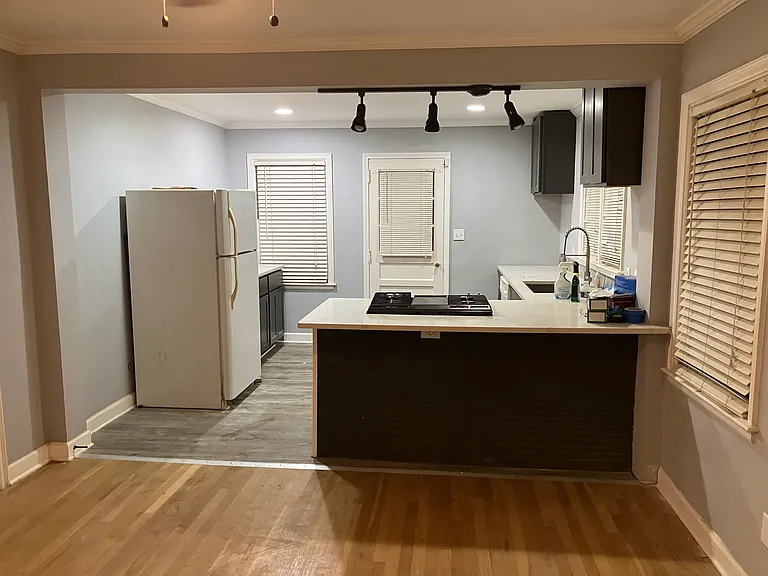 2123 Browns Mill Rd SE — Photo 2