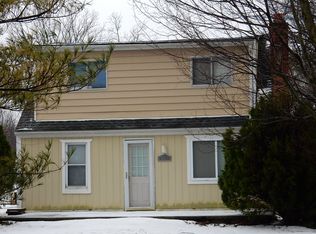 29135 Grix Rd, New Boston, MI 48164