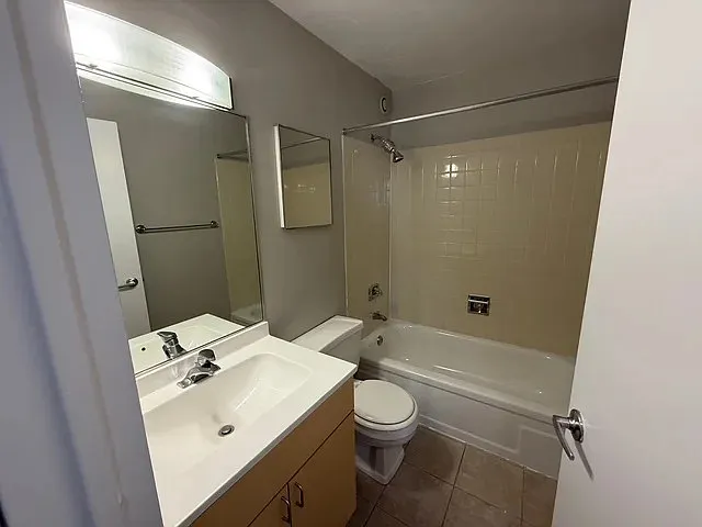 2 bed, 2.0 bath, 968 sqft, $3,340 — Photo 4