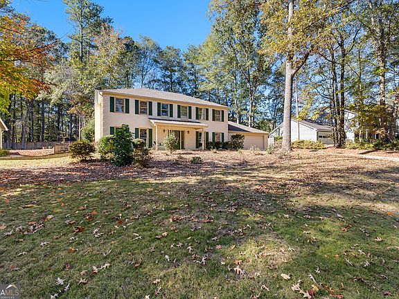 2nd image of 110 Lakeside Dr