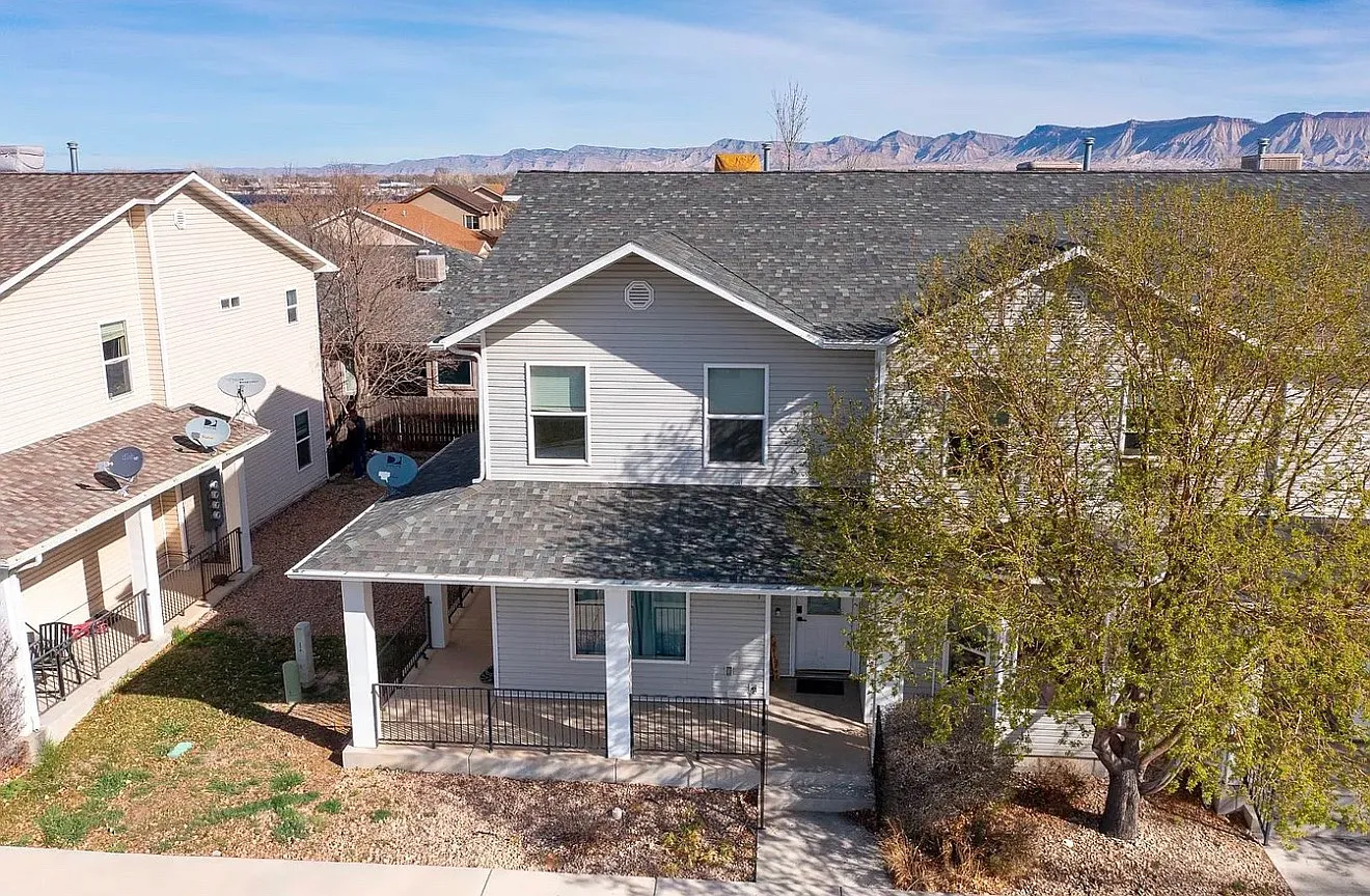 3 bed, 2.5 bath, 1519 sqft, $2,200 — Photo 4