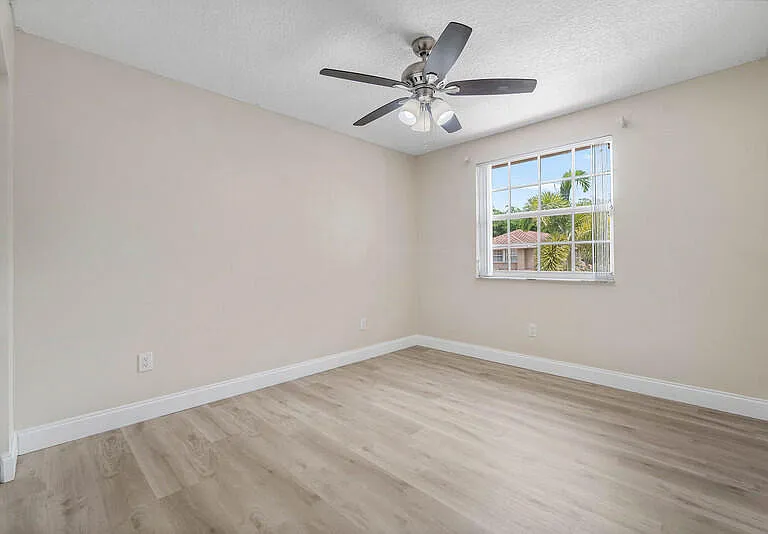 10425 Buena Ventura Dr — Photo 4