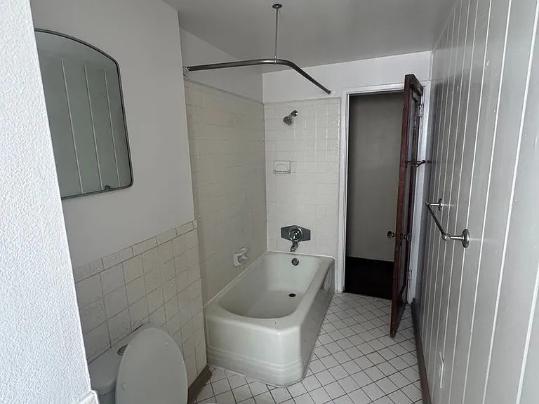 2465 Albatross St — Photo 2
