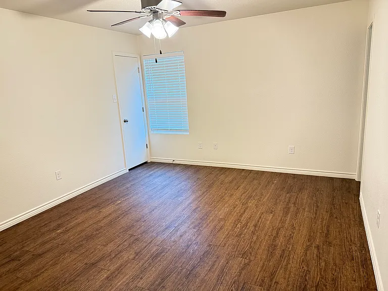913 Ashwood St #A — Photo 11