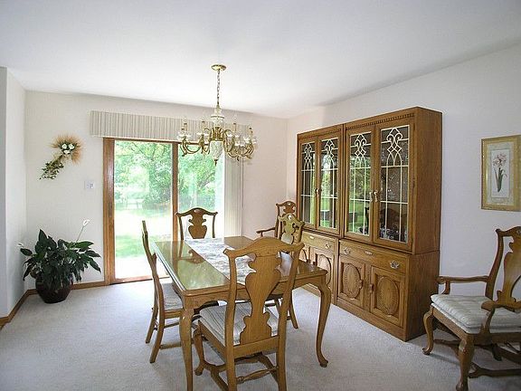 3rd image of 16406 Sharon Ct
