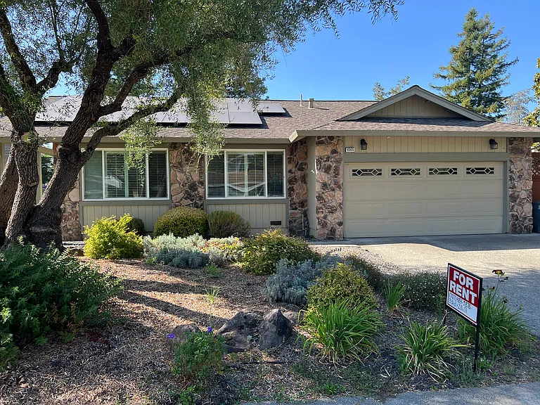 4565 Fairway Dr — Photo 2