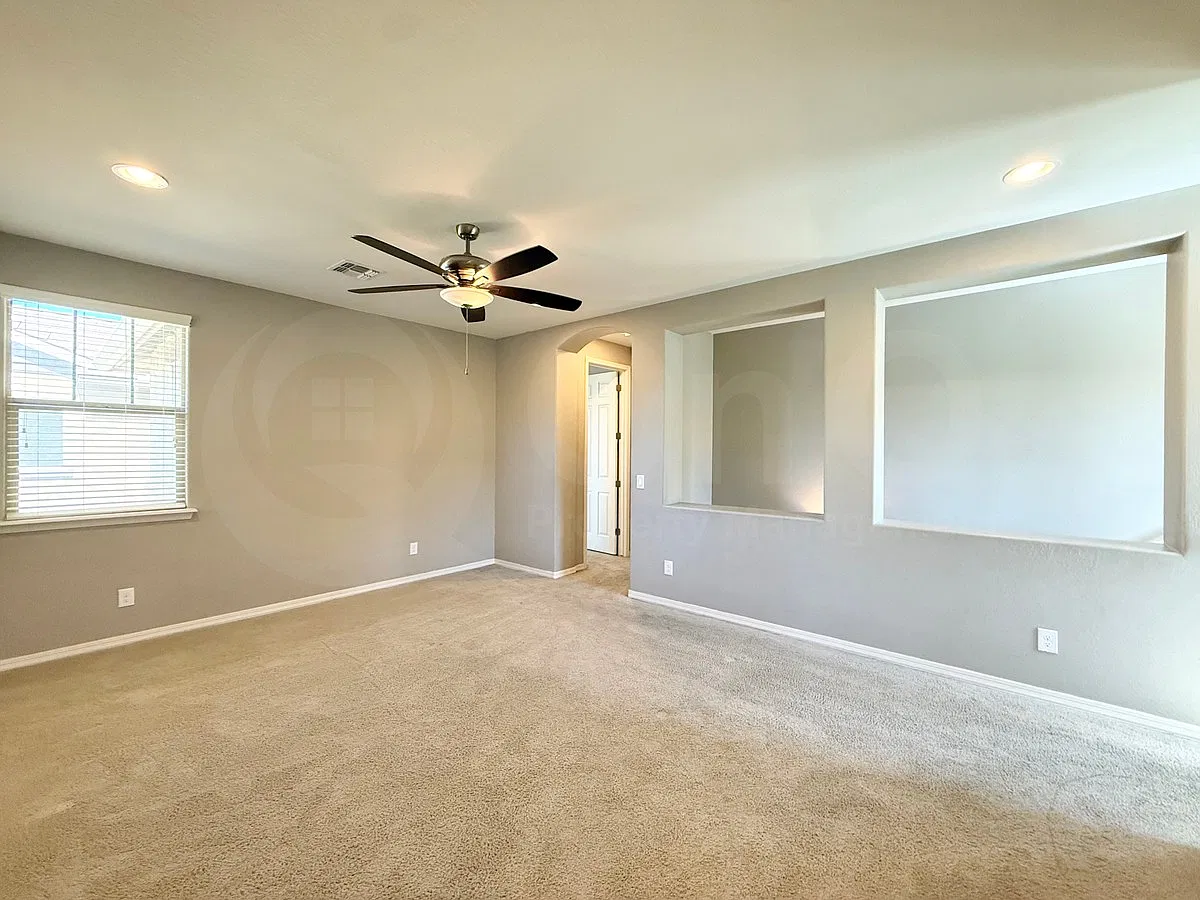 4 bed, 3.0 bath, 2323 sqft, $2,800 — Photo 4