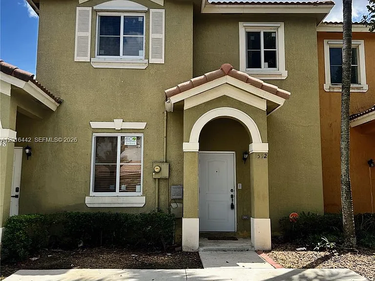 1552 SW 2nd St — Photo 2