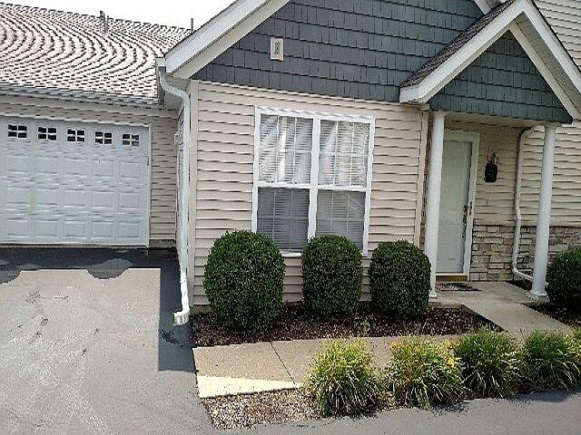 1st image of 212 Lily Ln