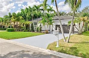 4 bed, 2.0 bath, $4,900 — Photo 2