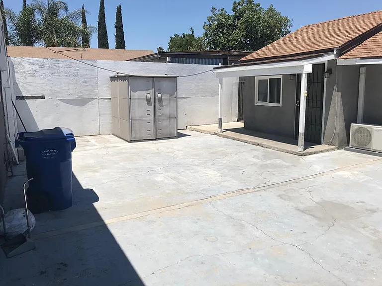 1042 S Rowan Ave #A — Photo 19