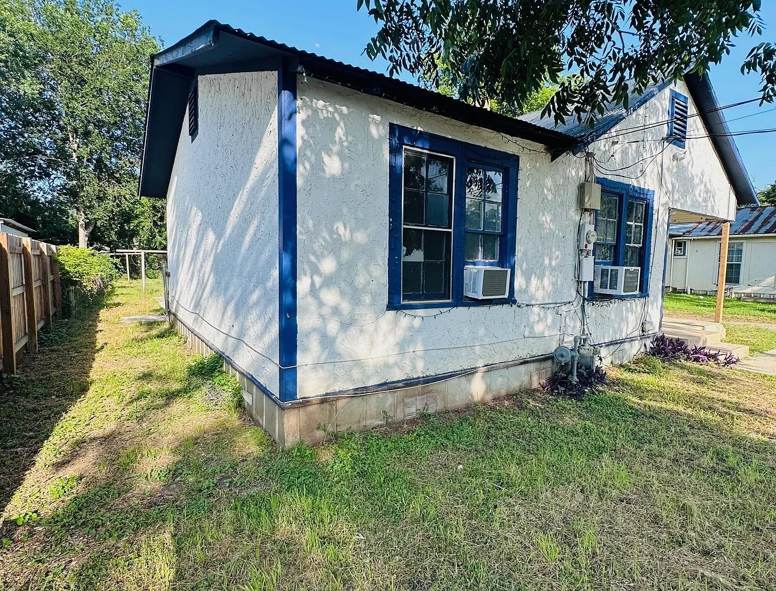 3 bed, 972 sqft, $1,050 — Photo 2