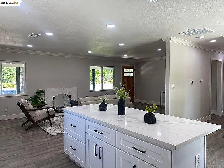 155 Taylor Blvd — Photo 14