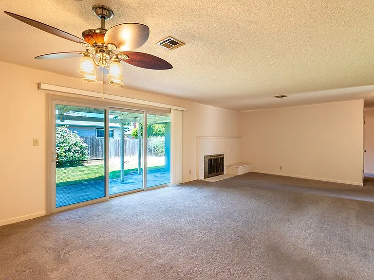 315 Heidi Dr — Photo 6