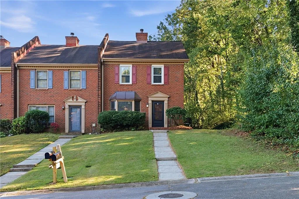 2 bed, 2.5 bath, 1302 sqft, $1,750 — Photo 2