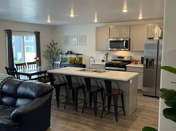 1895 N Ten Hens Ave, Tooele, UT 84074