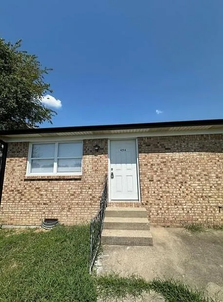 Building Photo - 425 Patrician Pl #A