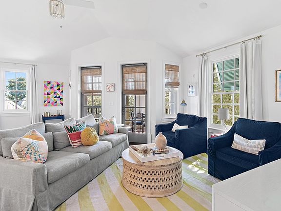 3rd image of 34 N Barrett Sq APT 3D