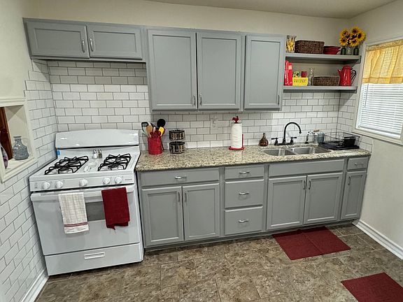4th image of 2210 Jeanette St
