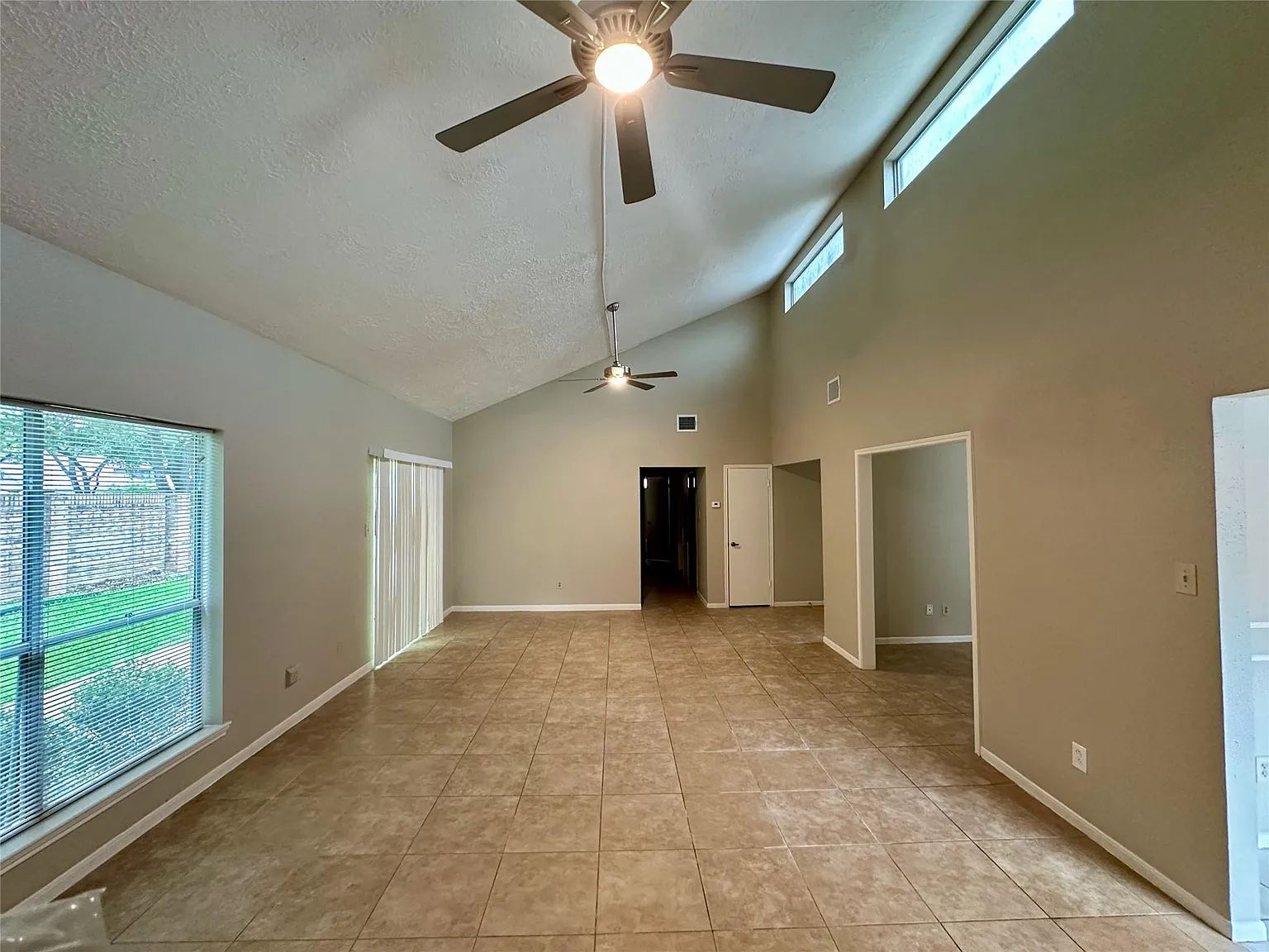 3 bed, 2.0 bath, 1784 sqft, $2,100 — Photo 3