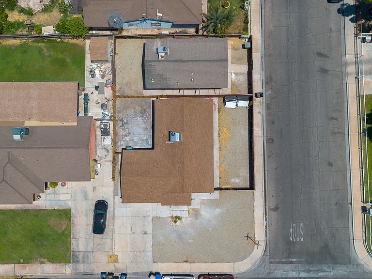 1077 Wozencraft St — Photo 3