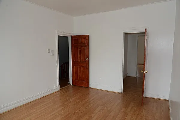 Rented by Perry Associates NYC Inc | media 26