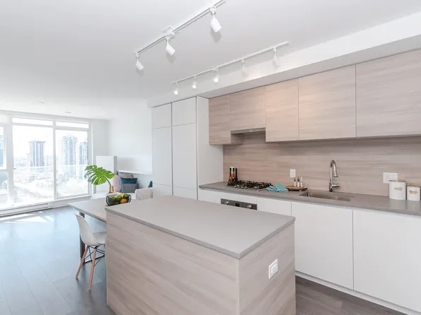 525 Foster Ave #2605, Coquitlam, BC V3J 0H6