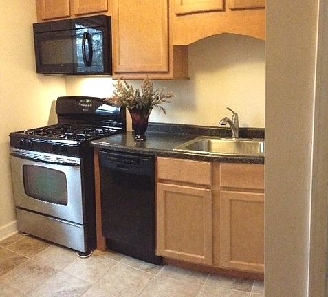 4th image of 1746 Stockton Ave