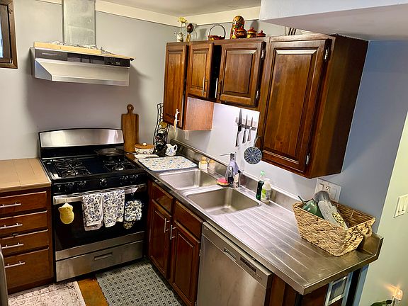 2nd image of 1530 N Gaylord St Suite 1