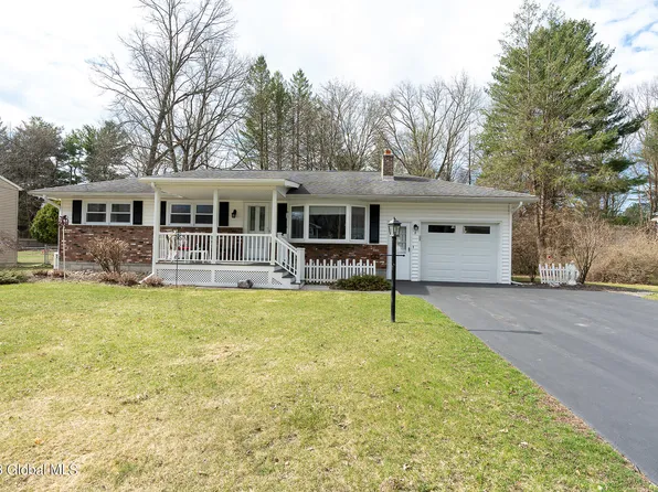8 St. Anna Lane, Schenectady, NY 12302