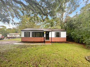 302 Embassy Dr, Summerville, SC 29483