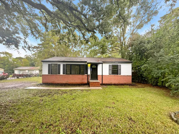 302 Embassy Dr, Summerville, SC 29483