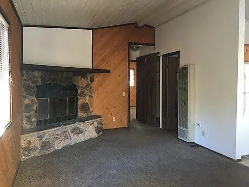 Building Photo - 949 Pine Ln