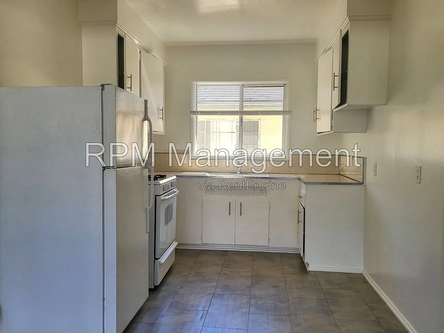 7024 Hawthorn Ave — Photo 4