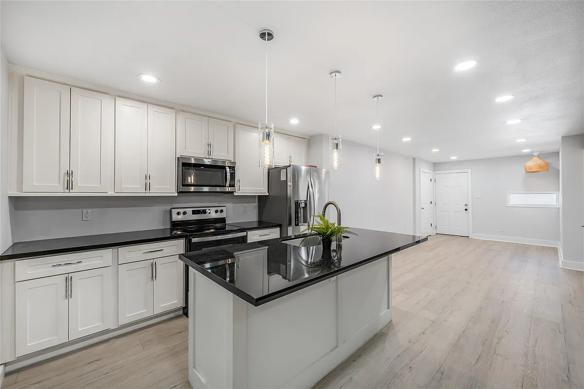 Building Photo - 1418 Vermont St #1