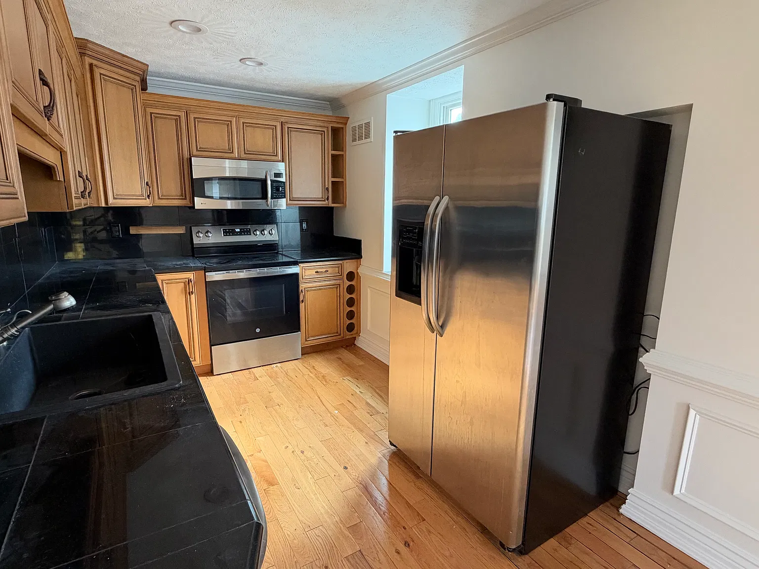 3 bed, $2,000 — Photo 2