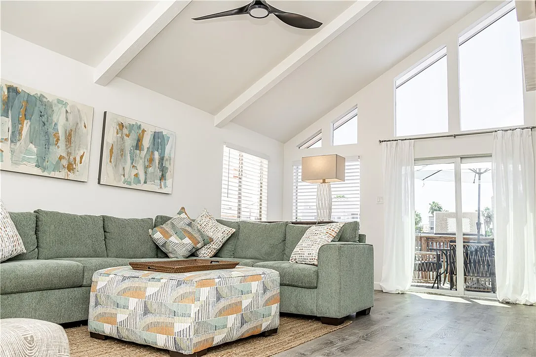 3 bed, 2.5 bath, 1458 sqft, $6,000 — Photo 4