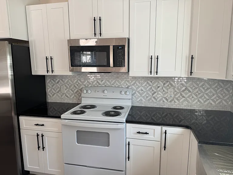 411 Pendleton St — Photo 13