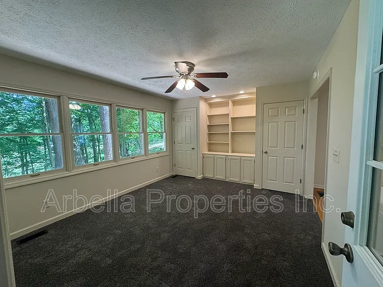 1029 Surmont Ct — Photo 7