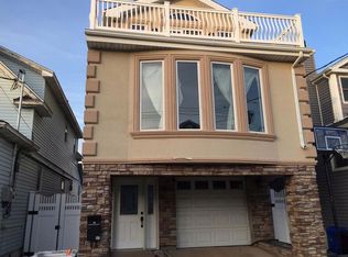 37 W 14th Rd, Broad Channel, NY 11693