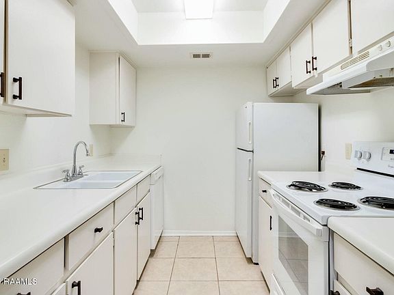 5th image of 3121 Johnston St APT 129