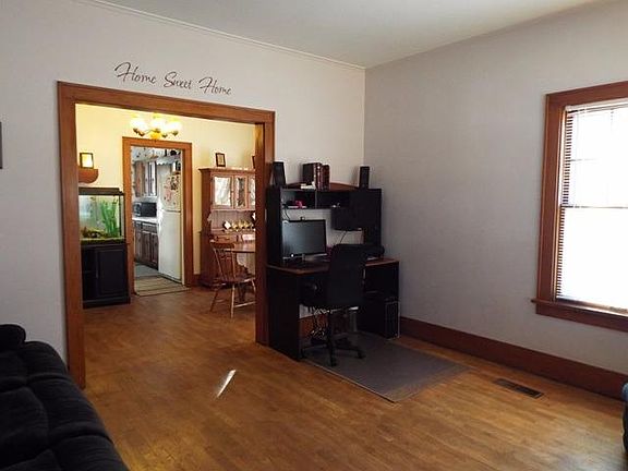 5th image of 305 N Rogers Ave