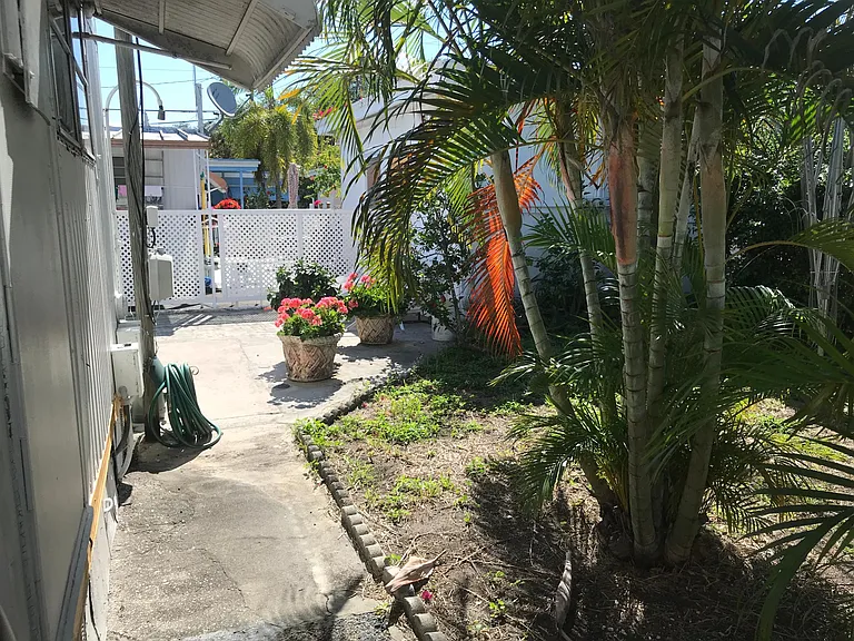 805 SW 1st St #5 — Photo 5