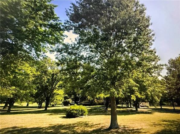 12306 E Brook Field Dr, Peculiar, MO 64078