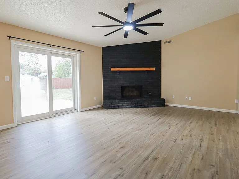 3012 S Ash Ct — Photo 6