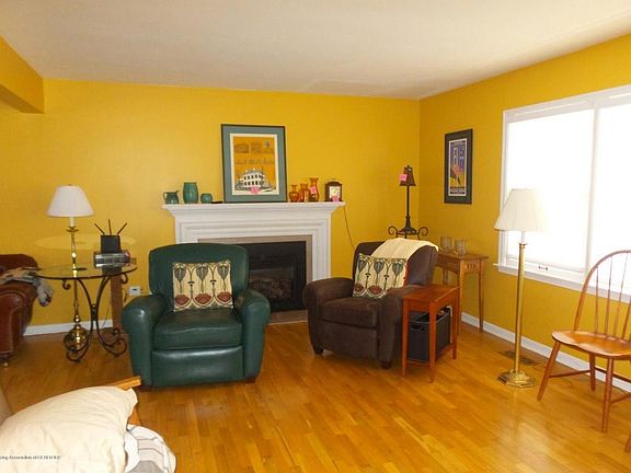 3rd image of 2512 Belaire Dr