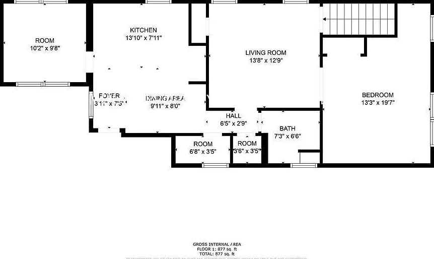 Sunny and spacious top floor apartment with parking! — Photo 4